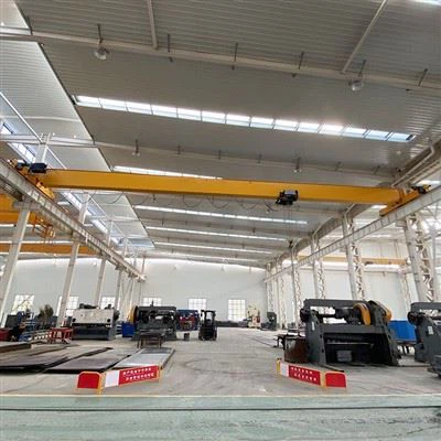 3 tonnás felső daru